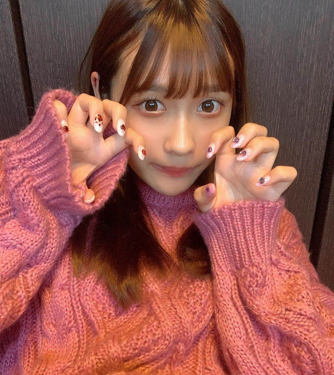 山本瑚々南さんのインスタグラム写真 - (山本瑚々南Instagram)「カメラアプリ変えてみた👼🏻 今日はピンクだよ！らぶりー🎀🎀 そういえばねTiktok頑張ろうと思って、撮ってみたけど見たい？🤯 #ピンクコーデ #ネイル #ハートネイル #ファッション #山本瑚々南」12月3日 15時01分 - yamamoto_kokona