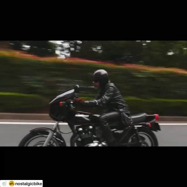 杉原勇武のインスタグラム：「* * * お久しぶりの投稿 * * 先日撮影したBACKLASHの片山さん @isamu_katayama と笹森さん @shota.sasamori を追ったドキュメンタリー/フルバージョン制作中🤔 * * バイクだけでなくショップや革工房や創業20周年ライブイベントなど * * こんなに充実した撮影は初めてというくらい本格的に撮ったら * * 編集が大変だったけど、とにかくそれ以上に楽しかった💪 * *  投稿は久々だけど * * サボってた訳じゃないんです。 * * 特に創業20周年イベントではよく知っている人たち（もちろん"こちらから一方的によく知っている"という意味で、"知り合い"という意味じゃないです🤔）がたくさんいたので、色々と調整が必要で公開するにはもう少し時間がかかりそうです。 * * この映像はフルバージョンとは関係ないけど、とりあえず片山さんと笹森さんが走る姿だけでも🤔 * * いつもは控えめに「ドキュメンタリー風」なんて表現しているけど、今回は胸を張って「ドキュメンタリーだ」と言い切ります。 * * そして今後も言い切ってしまおう。 * * フルバージョンの完成が楽しみだけどもう少し我慢😌 * * それにしても渋谷はいつも混んでるけど、色々なバイクや車がいて昔から走るのは好き😎 * * P.S  YouTube上やTwitter上で「楽しみに待っています」と励ましてくれた人たちには本当に感謝です🙏🙇🙋 * * そして意外なことに「最近更新が遅いんだよ！」「どうせネタ切れだろ」「回数ばっかり稼いでんじゃねぇ（意味不明）」とDisってくれた人たちにも少しだけ感謝してます（最近Disってくる人たちに素直にDisり返していたら、人によってはだんだん愛しく感じてきて自分のM資質を再認識） * * とは言っても「罵倒」、「上から目線の的外れ説教」は今後も遠慮なくDisり返させて頂きますm(_ _)m） * * #バイク #旧車 #BACKLASH #GPz750F #Z1R #nostalgicbike  #isamukatayamabacklash」