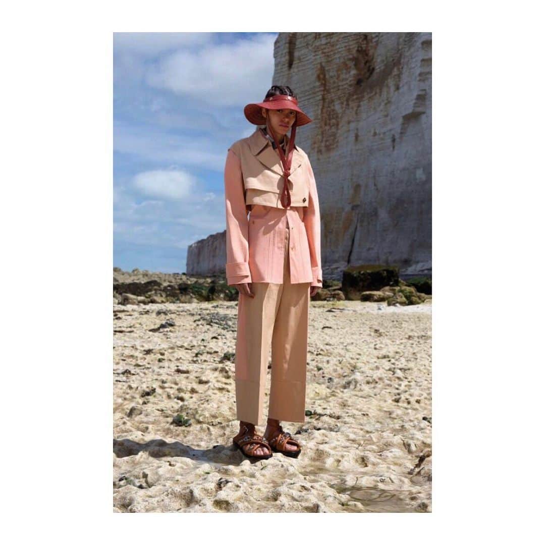 セドリック シャルリエのインスタグラム：「Our 2020 resort collection is available now in boutique and online #cedriccharlierofficial #resort2020 #cedriccharlier #womenswear photo by @alfredo_piola model @danilashley @nextmodelslondon」