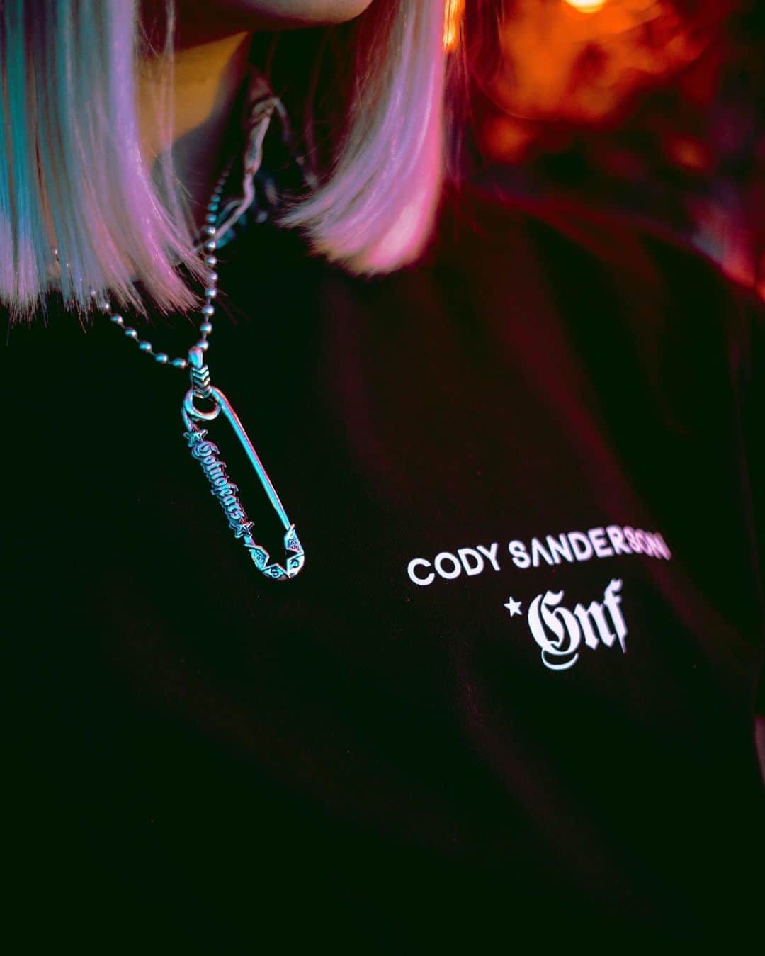 コディ サンダーソンのインスタグラム：「CODY SANDERSON X GOTNOFEARS PENDANT (limited quantity) @gotnofears_official @showlo 👑 @codysandersondesigns @codysanderson_official #taipei #la #nyc #paris」