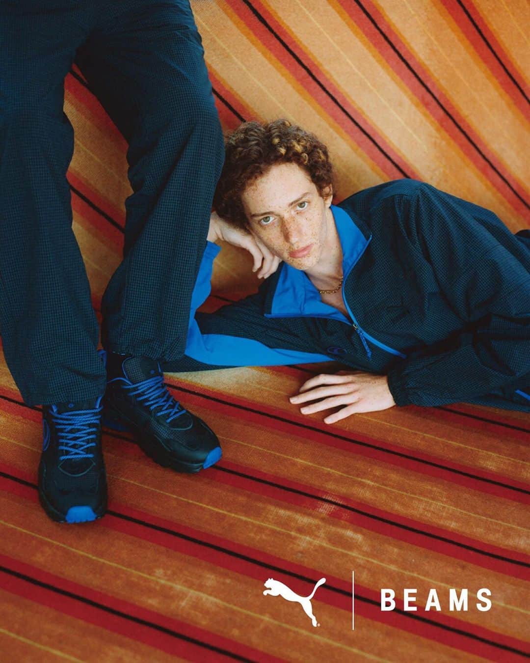 のインスタグラム：「… PUMA×BEAMS 12.7（sat）Release “90年代のアウトドア”をテーマに当時多くのアイテムに採用されていたリップストップ地をすべてのアイテムに落とし込んだシューズとブルゾン、パンツの3型を展開します。 マットなブラックに差し色のブルーが相まったデザイン性の高いアイテム群。  90年代の優れた要素を集約し、現代版ストリートウエアに昇華させた当コレクションにご期待ください。 @puma  @beams_mens_casual  #プーマ #ビームス #cellultra #xtg」