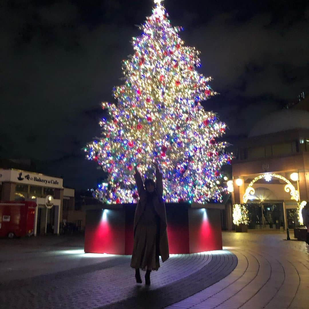 桑島 夢さんのインスタグラム写真 - (桑島 夢Instagram)「. . クリスマスツリー綺麗すぎた。。🎄 やっぱりイルミネーションってテンション上がるね🥺💓 . #恵比寿#恵比寿ガーデンプレイス #イルミネーション#クリスマスツリー」12月3日 20時50分 - yumepi23