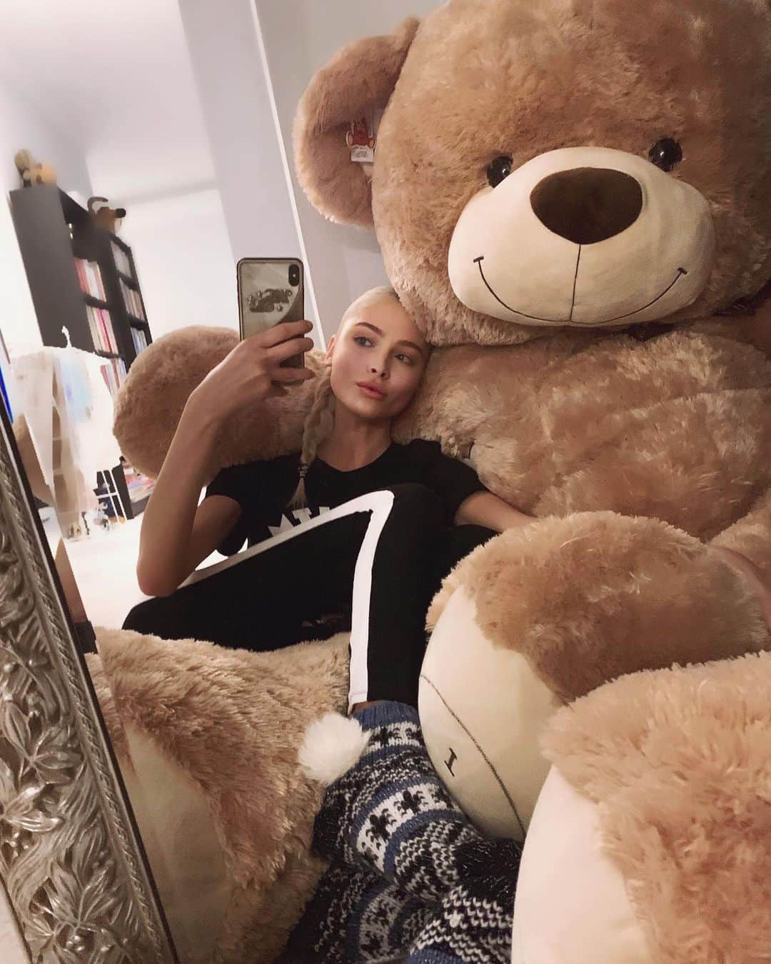 Alena Shishkovaさんのインスタグラム写真 - (Alena ShishkovaInstagram)「Я и мой маленький друг))🐻💕」12月3日 20時51分 - missalena.92