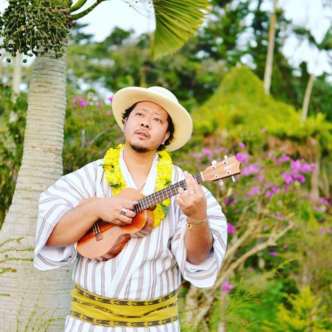 大宮エリーさんのインスタグラム写真 - (大宮エリーInstagram)「昨日は 持田香織さんと おおはた雄一さんと でした〜〜 ほっこり、、 笑い🤣あり いい歌声とギターに つつまれて きてくれたみんなも あたたかく しあわせでまた色々 気づかされたり シェアできる時間でした よき集い、ありがとう😊  明日はいよいよ 最終日 第4弾キヨサクくんと  当日券だせます！ あそびにきてください〜〜 目撃しにきてほしいなあ  みんなの感想に てごたえをかんじ みてもらいたいなと 思ってます  シェア応援お願いします🤲📣 さあ、あした！ 　2019年1２月４日（水） 大宮エリー×キヨサク（UKULELE GYPSY・MONGOL800）  全公演　開場:18:00 開演:19:00 場所:草月ホール　東京都港区赤坂7-2-21」12月3日 20時52分 - ellie_omiya