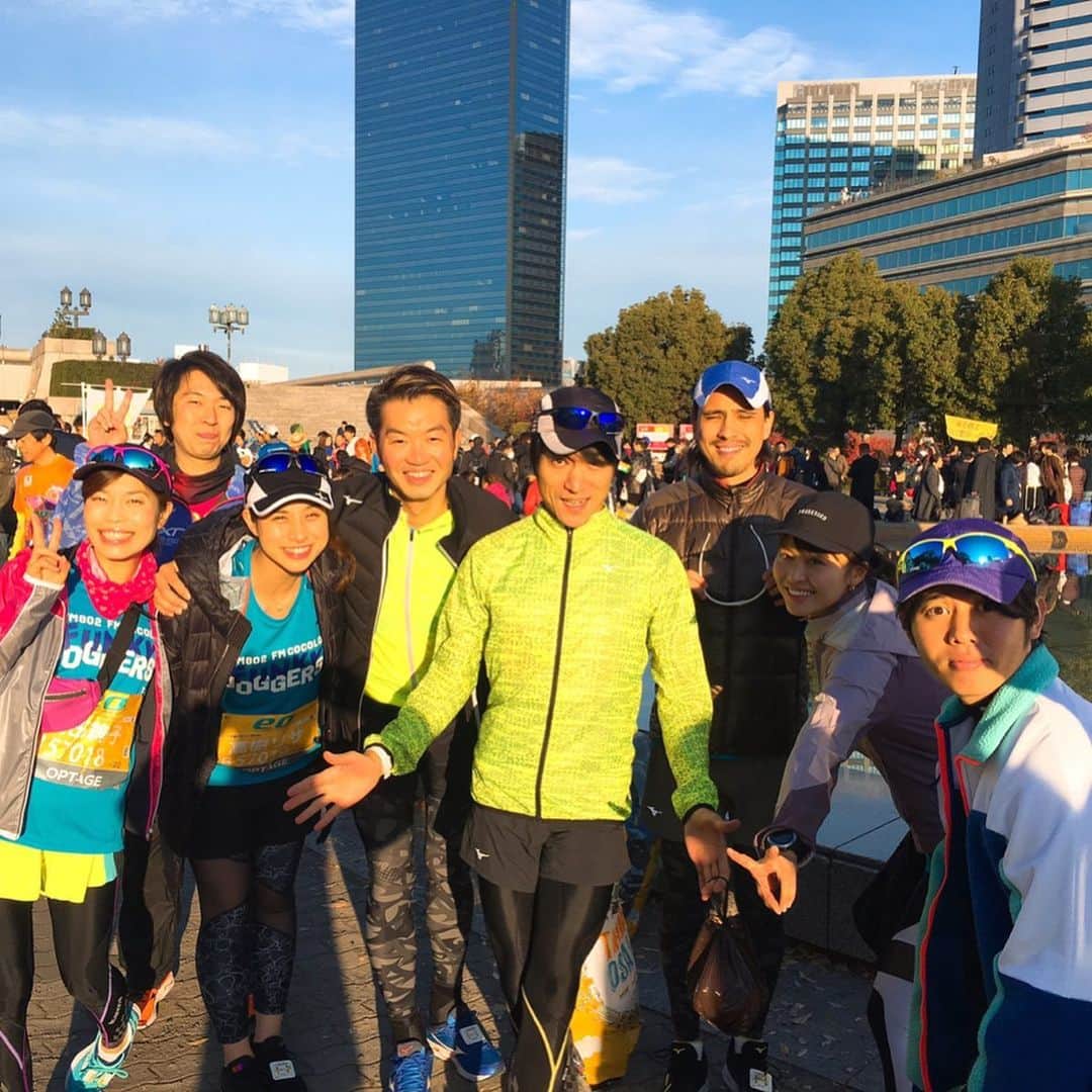 内田絢子さんのインスタグラム写真 - (内田絢子Instagram)「大阪マラソン2019！ 『新コースで自己ベスト更新』を目標に掲げ、挑んだ42.195KM！  新しいコースは未知の世界で、ドキドキでしたが、楽しかった。FINISHゲートを目指して、大阪城公園へのラストスパート、いつも練習していたコース、眩しい天守閣が見えてきたときは泣きそうになったなぁ。  私にとって、6回目の大阪マラソン。目標の自己ベスト更新できましたーっ。応援してくださった皆さま、ありがとうございました。  4時間52分59秒 やったー！素直に嬉しい。  #大阪マラソン2019 #大阪マラソン #fm802 #funkyjoggerz」12月3日 20時52分 - uccijun