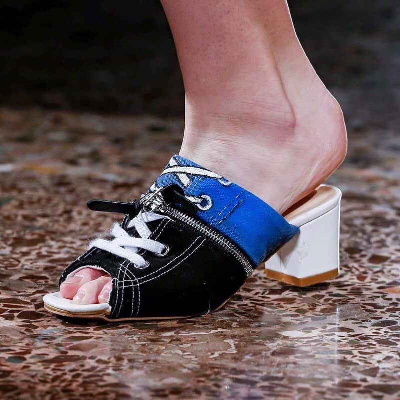 アツシナカシマのインスタグラム：「#atsushinakashima #アツシナカシマ #mfw #milanfashionweek #shoes #art #ykk」