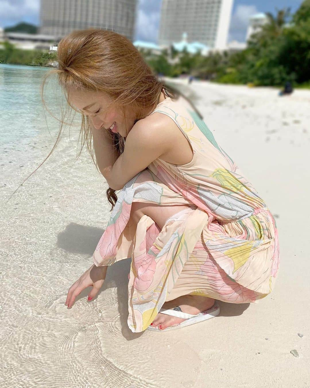 ririさんのインスタグラム写真 - (ririInstagram)「🐚🦀🌊✨🥳 暖かくて最高💕 やっぱり海🏖大好き🐬🏖❤️ #love #happy #trip #海」12月3日 15時36分 - riri.ribon