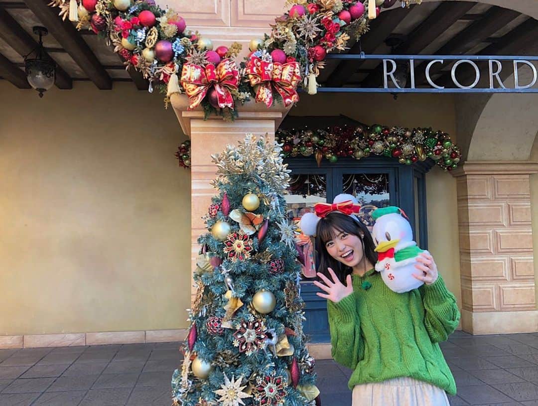 前田亜美のインスタグラム：「. . みんなーー\(◜▿◝ )/ディズニー365見てくれていますかー？¨̮. . .  #ディズニー365 では近藤春菜さんと東京ディズニーランドのクリスマスストーリーズを楽しんだり…. . . 東京ディズニーシーでは #グッズ のご紹介もしております（*＾＾*). . . ディズニーリゾートのクリスマスの楽しみ方をおすすめしておりますー！ぜひ注目してね☺︎︎. . . #ディズニーランド #ディズニーシー #Disney #DisneySea #Disneyland」