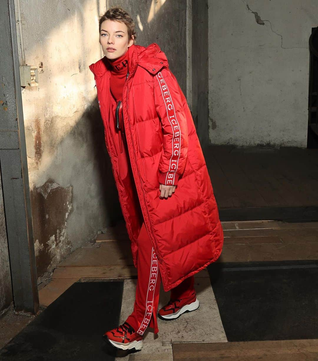 アイスバーグさんのインスタグラム写真 - (アイスバーグInstagram)「The woman in red #Iceberg1974 #FW19」12月3日 15時48分 - iceberg