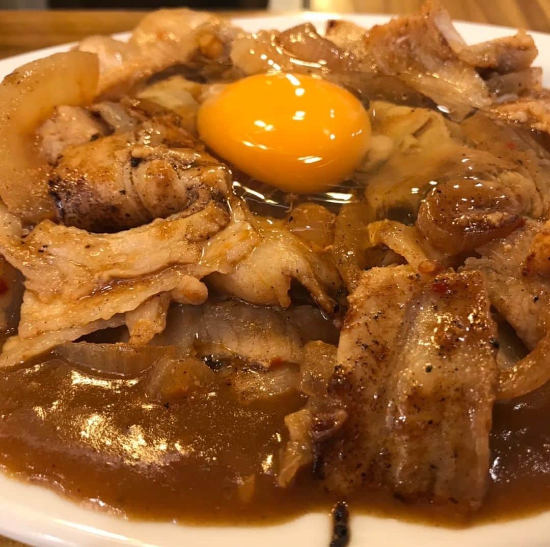 中野耕史のインスタグラム：「今日　#kissfm #4seasons でご紹介したカレー屋さん　#スタミナカレーの店  ボリューム満点です🍛 ランチで大盛りにすると晩ご飯がいらなくなるかも😎 #神戸をカレーの街に」