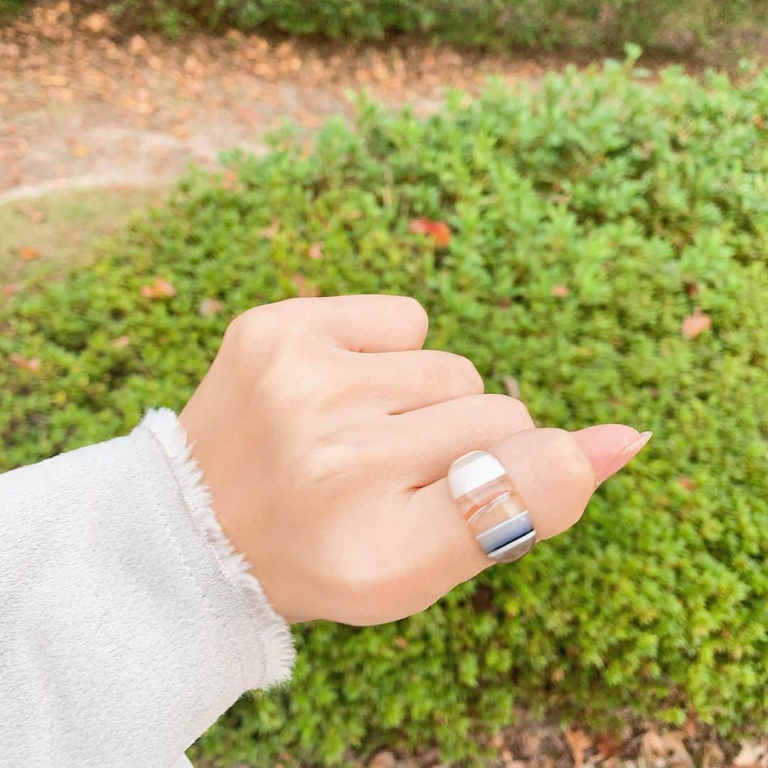山下耀子さんのインスタグラム写真 - (山下耀子Instagram)「うっとり…🥺 . 自分の手あんまり好きではないんだけど このリングつけるだけで 何時間でも見ていられる手になる😌」12月3日 16時11分 - twinkleyesy