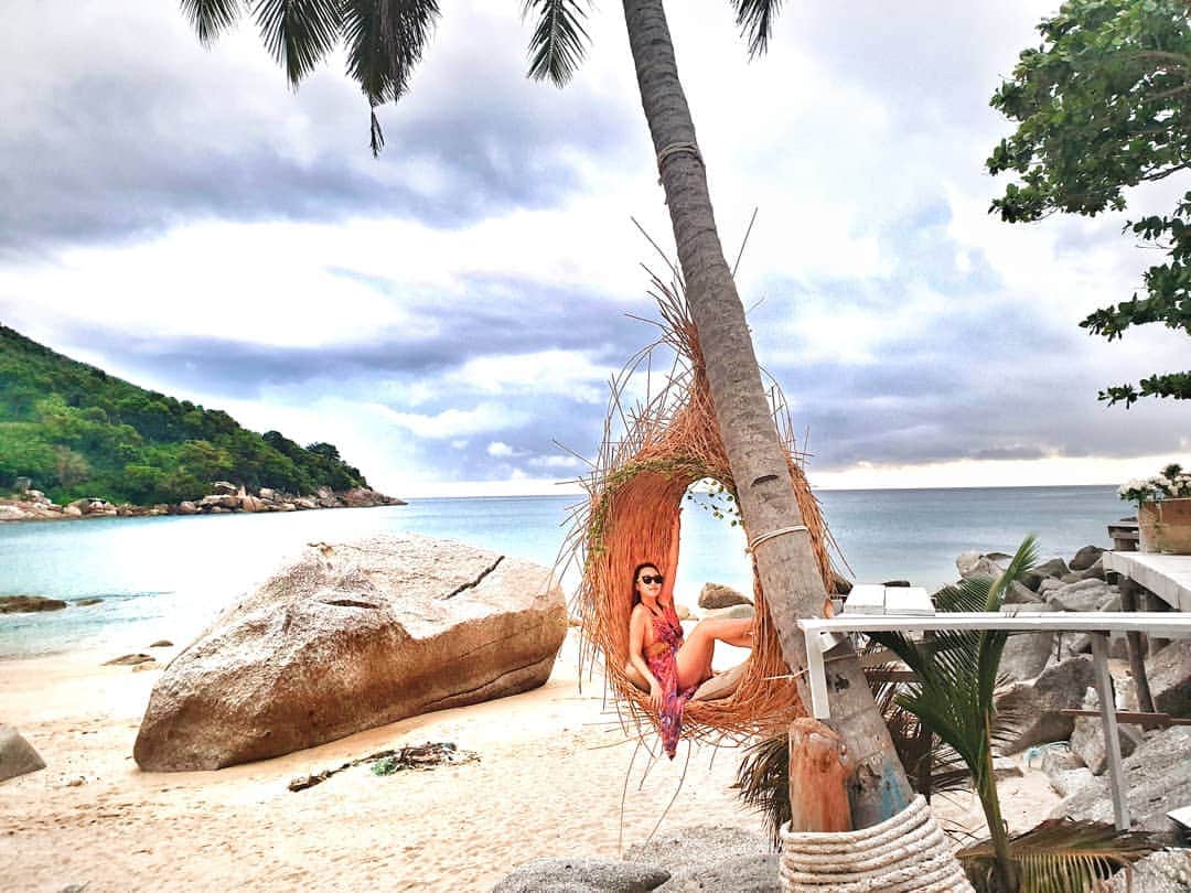 Nicole Chenのインスタグラム：「Loving this view! Waking up to this? #lifestyle #beach #photoshoot」