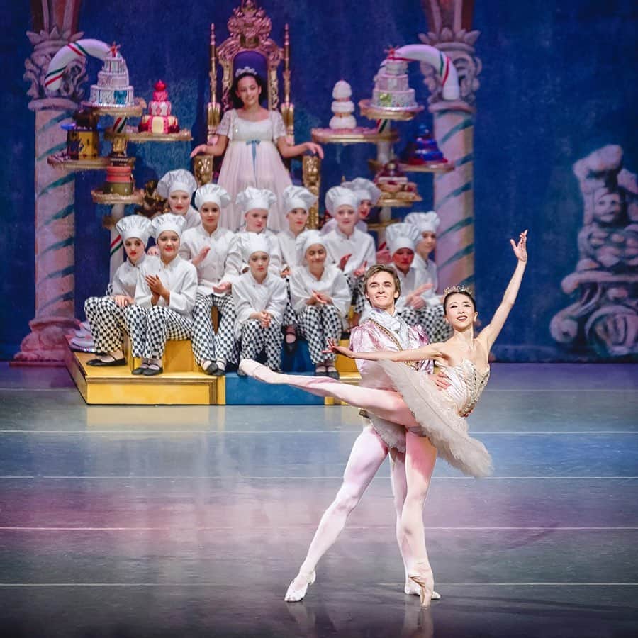 加治屋百合子さんのインスタグラム写真 - (加治屋百合子Instagram)「Dancing “Sugar Plum Fairy” with @houstonrepertoireballet this weekend and @jaredmatts as my Nutcracker Prince🤴🏼For some of you who may not know, Jared has been with Estonian National Ballet as Assistant Director since August👏🏻 December 7(mat&eve) & 8(mat&eve) www.hrbdance.org for tickets Photos © Scott Nilsson  今週末はヒューストン・レパートリー・バレエの「くるみ割り人形」で @jaredmatts とゲスト出演します。ご存知の方もいると思いますが、ジャレッドは8月からエストニア国立バレエ団の副芸術監督として活躍しています👏🏻TUTU by @tomokodunbar  @estoniannationalopera @houstonballet #ballerina #ballet #sugarplumfairy #nutcracker #zarelyrolemodel #capeziopointeshoes」12月3日 16時29分 - yuriko_kajiya