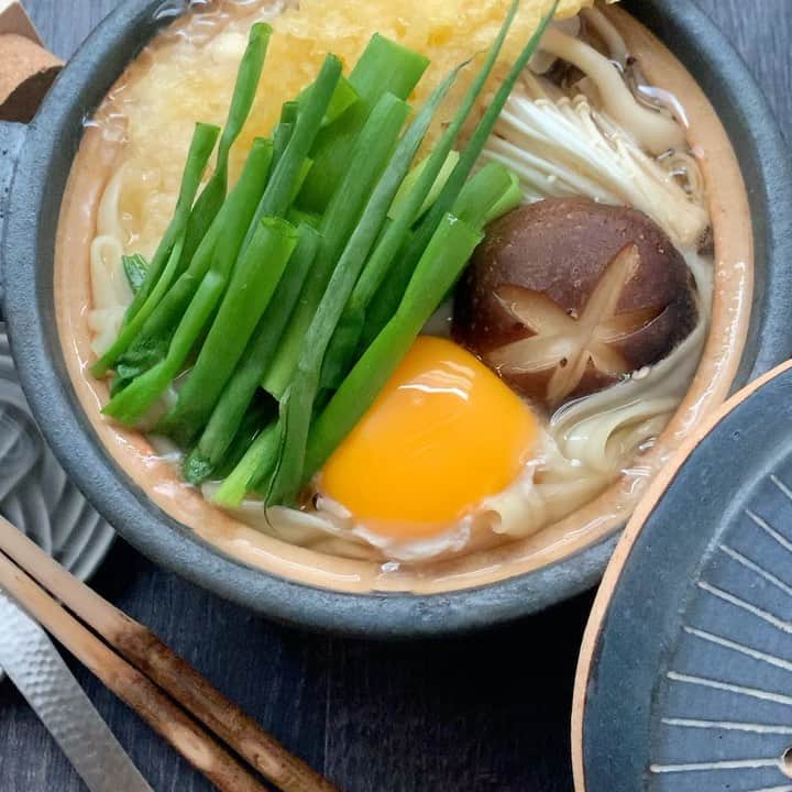 のインスタグラム：「・ 2019.12.3 Tue ・ こんばんは🍻 Ryoです。 ・ ・ 寒い夜に温まってください♨️ ・ ・ 🍽 Today’s dinner🍽 ・ *きしめんで鍋焼きうどん ・ ・ ・ (￣▽￣;) かまぼこ入れ忘れた😭 ・ ・ ・ 先日、フォロワーさんのイベントに参加して頂いた  @hatakenakaseimen はたけなか製麺さんの きしめんを使って。 ・ 乾麺なのにゆで時間4分と サクッと作りたい時にはありがたいです。 ・ もっちりつるつるの麺ですよー🎶 ・ ・ special ᵗᑋᵃᐢᵏ ᵞᵒᵘ (* ॑꒳ ॑* ) ・ @ebico_nicoben  @sasmc1120  @kyoro_san  @wasure_nagusa  @725_kwhr ・ ・ 今晩、冷え込むみたいなので 皆様風邪引かれませんように😌 ・ ・ ・ お返事渋滞してますので コメ欄SECOM🗝 ・ ・  #わっぱdeごはん  #お弁当 #おうちごはん #鍋焼きうどん #はたけなか製麺 #エルグルメ #ロカリ #マカロニメイト #フーディーテーブル #ボクノワタシノ #キャセロール #おうちごはんlover #wappadegohann #Japanesefood #lin_stagrammer #igersjp #iegohanphoto #PRESSBLOG #delimia #ruhru #飯盒 #도시락 #집밥」