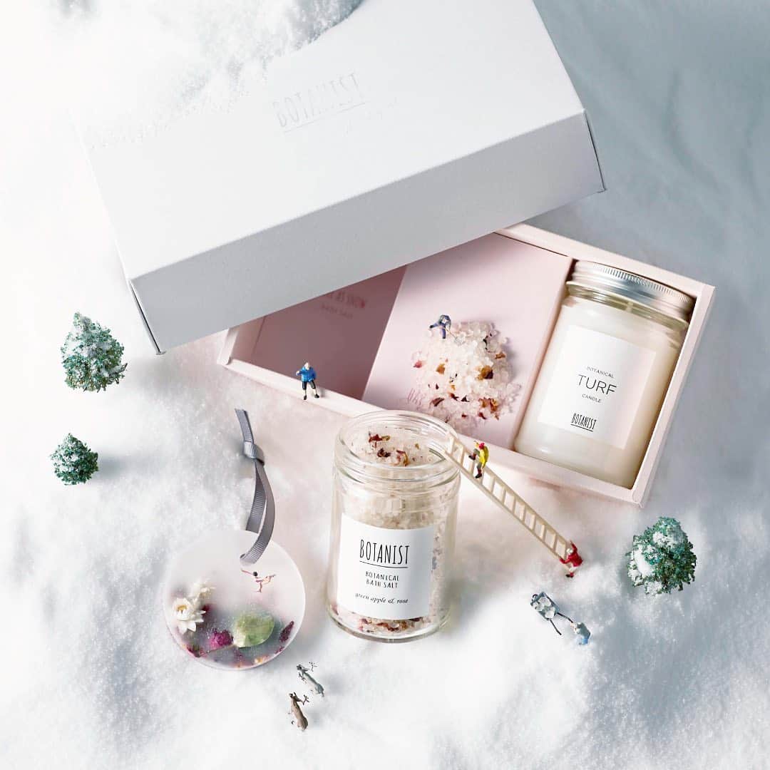 のインスタグラム：「大切な人へのプレゼントに🎁 BOTANIST Tokyo（@botanist_tokyo）限定発売中のボタニカルバスソルトとボタニカルキャンドルが一緒になった特別セット。 更にこのセット限定のアロマワックスも付いてます🌿 ⠀⠀ お部屋で時間を過ごすことが多くなる冬の日にオススメ🛀✨ 灯火とボタニカルの香りをお楽しみください♪ ⠀⠀ #botanicalbeauty #BOTANIST #ボタニスト #botanisttokyo #ボタニストトウキョウ ⠀⠀ 🗼@botanist_tokyo 🌍@botanist_global 🇨🇳@botanist_chinese」