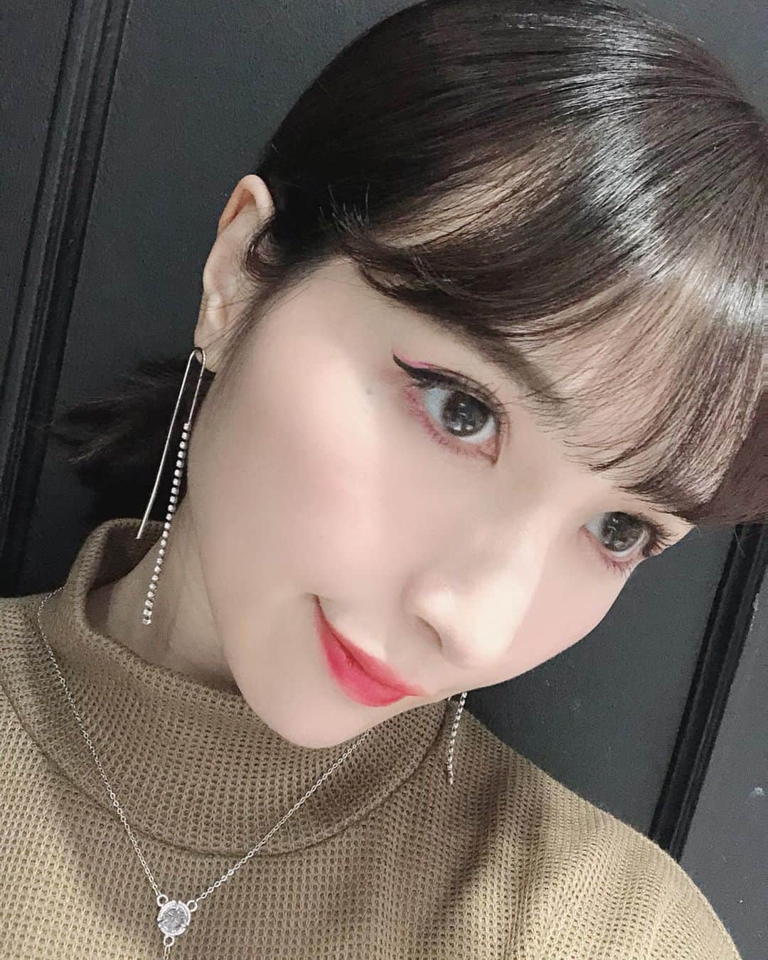 はりーさんのインスタグラム写真 - (はりーInstagram)「「アイメイク見える？？？」 ． ． この頃ポイントで パープルメイクしてるよ💄 ． ． 髪の毛もツヤツヤでしょ💋😍 #cosmetics #cosme  #point #Pointmake #ポイントメイクアップ」12月3日 17時24分 - kirarin_harry_official