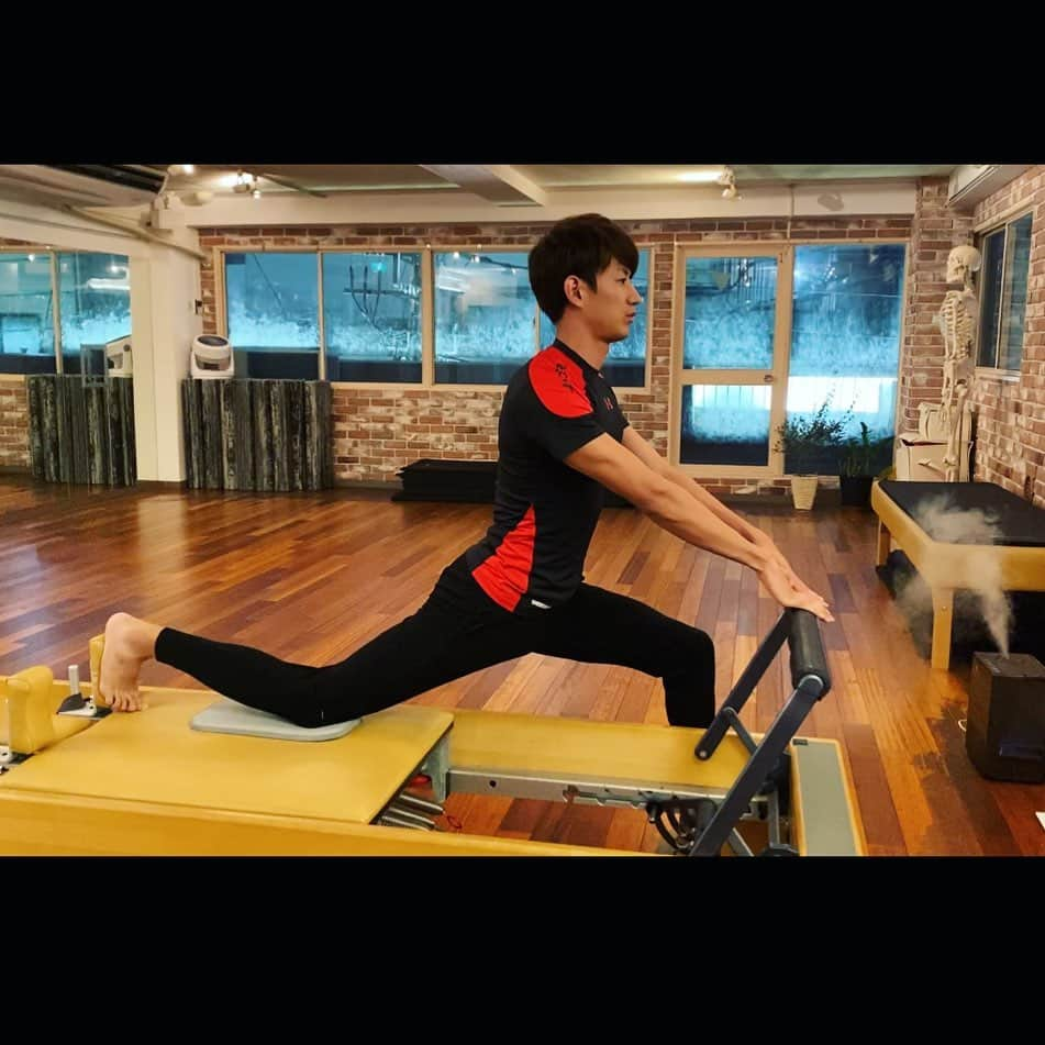 佐脇慧一さんのインスタグラム写真 - (佐脇慧一Instagram)「#ピラティス @zenplacebasipilates_futako  身体硬いけど、少しずつ柔らかくなってきた！ 続けてインナー鍛えていこう！  #ピラティス #インナーマッスル @zenplacebasipilates_official」12月3日 17時34分 - keiichi_sawaki