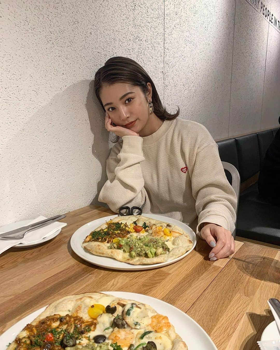 浪花ほのかさんのインスタグラム写真 - (浪花ほのかInstagram)「、 、 、  pizza🍕」12月3日 17時31分 - hnoa_z