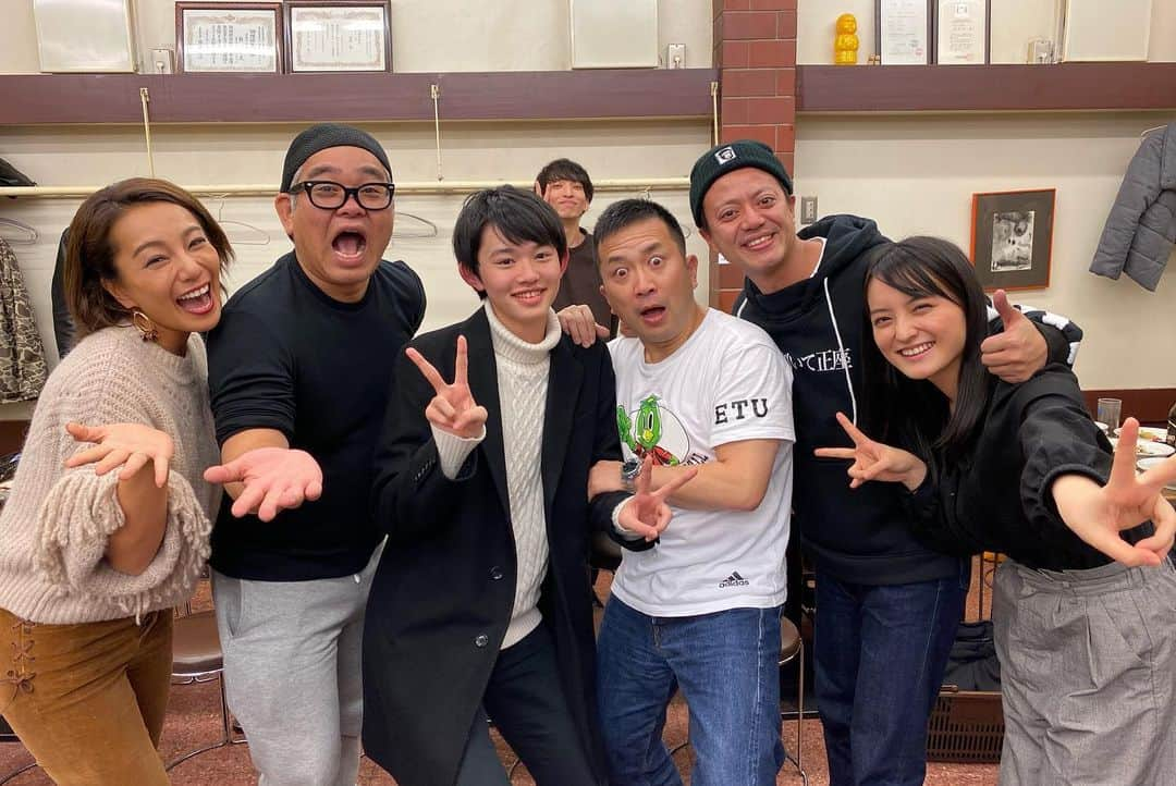 佐藤太一郎さんのインスタグラム写真 - (佐藤太一郎Instagram)「舞台『はい！丸尾不動産です。〜本日、家に化けて出ます〜』無事終幕しました。  兵動さんの優しさ、吉弥さんの色気、美佳さんの明るさ、さきてぃの可愛さ、陸の純粋さ、そして演出の木村さんの情熱。 このメンバーと一緒に芝居を創れて、幸せでした。 古家和尚さんの脚本も最高でした！  ご来場下さった皆様、ありがとうございました。」12月3日 17時35分 - satotaichiro_shinkigeki