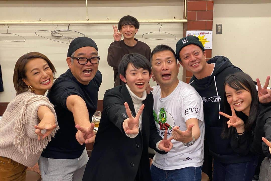 佐藤太一郎さんのインスタグラム写真 - (佐藤太一郎Instagram)「舞台『はい！丸尾不動産です。〜本日、家に化けて出ます〜』無事終幕しました。  兵動さんの優しさ、吉弥さんの色気、美佳さんの明るさ、さきてぃの可愛さ、陸の純粋さ、そして演出の木村さんの情熱。 このメンバーと一緒に芝居を創れて、幸せでした。 古家和尚さんの脚本も最高でした！  ご来場下さった皆様、ありがとうございました。」12月3日 17時35分 - satotaichiro_shinkigeki