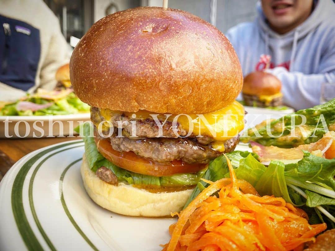 米倉利紀さんのインスタグラム写真 - (米倉利紀Instagram)「burger lunch with boys」12月3日 17時35分 - toshi_yonekura