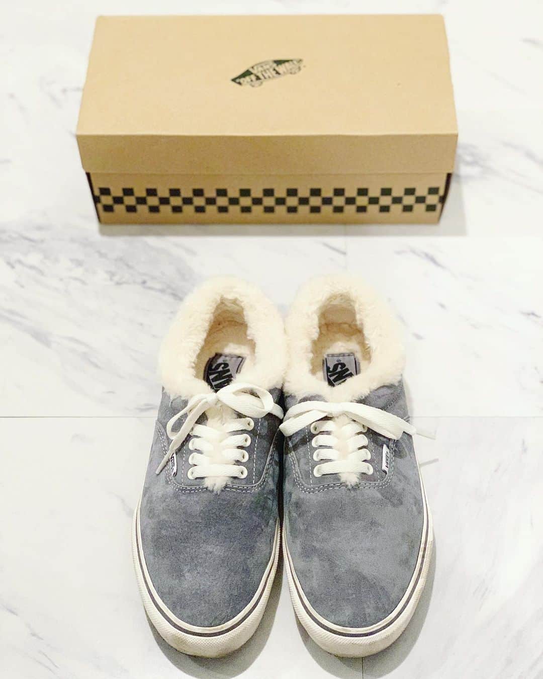 のインスタグラム：「New Shose VANS 週末、大活躍‼︎ 足下暖かいって、サイコーね 脱ぎ履きもしやすいしー ロングスカートやワイドパンツにもかわいい♡ コーディネートの幅が広がります  久しぶりのVans 他のも欲しくなるな コレは‼︎ #vans #vansjapan #pr」