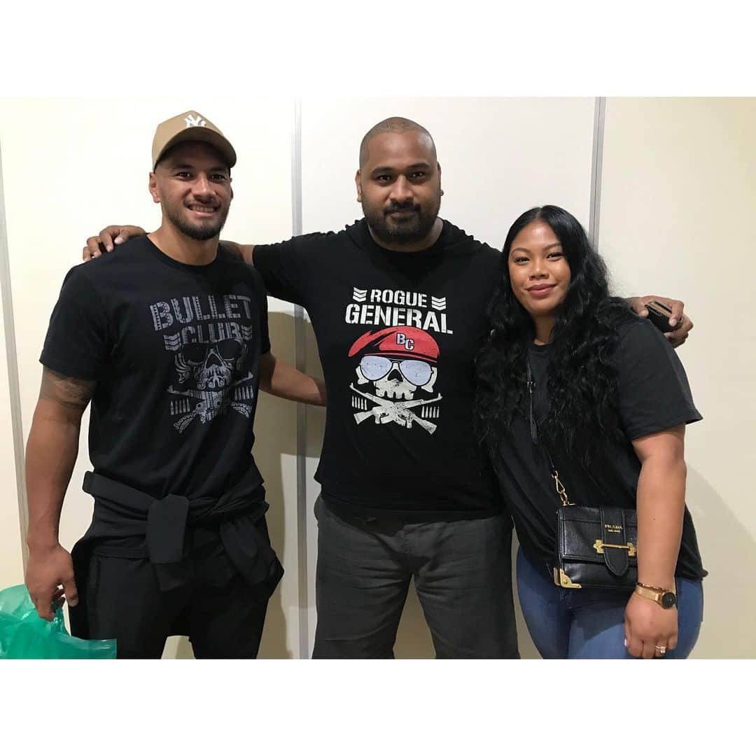 ラファエレ・ティモシーさんのインスタグラム写真 - (ラファエレ・ティモシーInstagram)「Always a good time going out to support the La Sallian brother @toksfale, watching him do what he does best... beating people up and being the bad guy 😈😂✊🏽 Keep an eye out during the new year, we gonna get up to no good 👀😎😜🤟🏽#bulletclub #delasalle #81 #roguegeneral #toksfale #oneteam #newjapanprowrestling #2020」12月3日 17時52分 - timlafaele