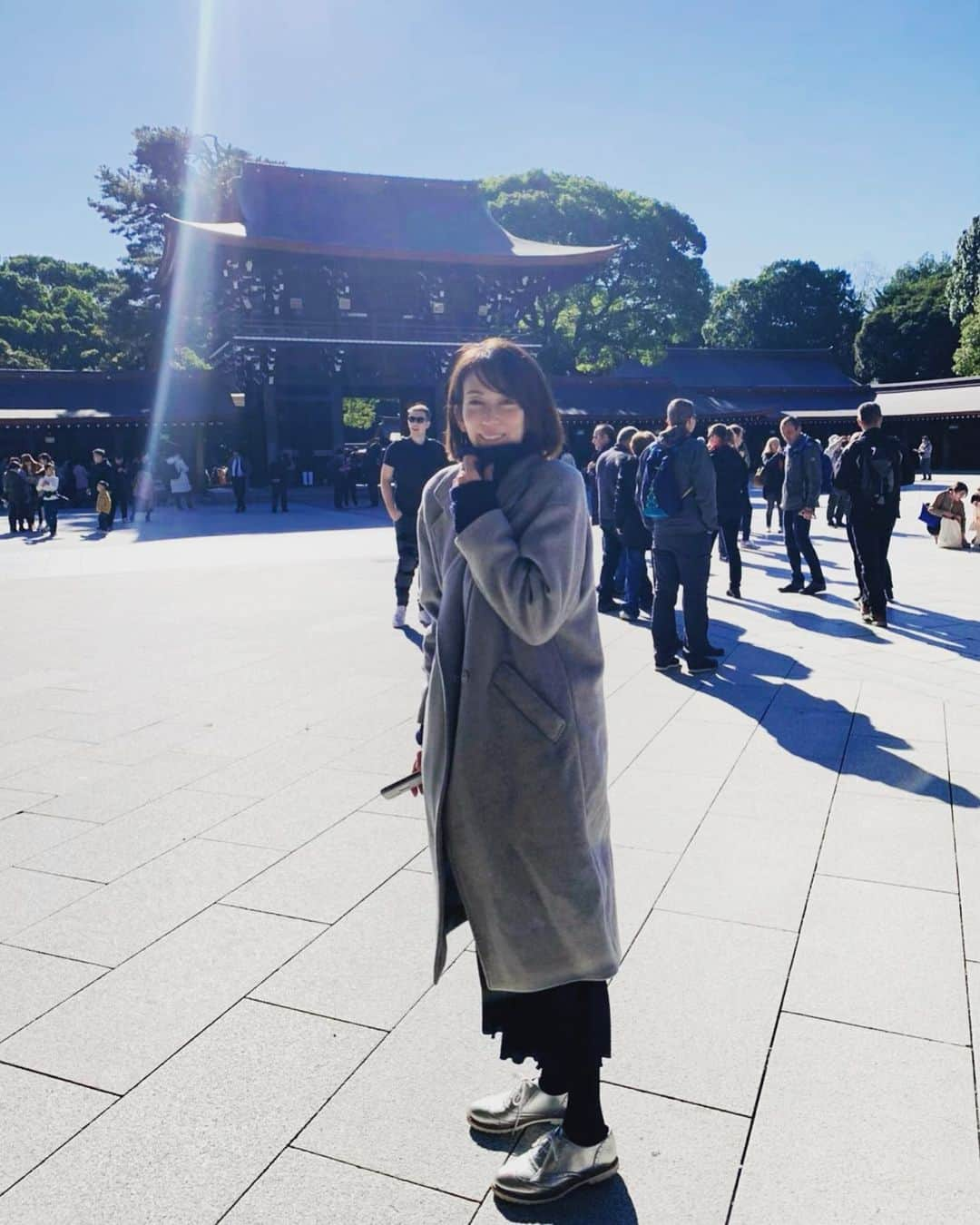 大河内奈々子さんのインスタグラム写真 - (大河内奈々子Instagram)「・ ・ 思い立って　明治神宮へ。 ・ どうも特別な日だそうで、、、 私はそういう事疎いので、、、 お友達に付いて行きました☺︎ ・ 空がとても綺麗で、空気も全部が昨日とは違う！ ・ 色々思いながら　鳥居をくぐり 色々思いを巡らす　一日。 ・ おみくじの言葉が　とても　綺麗な言葉で 心に染みました。 ・ 誘ってくれてありがとう♡ ・ #明治神宮 #神社 #おまいり日和 #ありがとう  #行けてよかった @yoyosi1122」12月3日 17時51分 - nanakoohkouchi