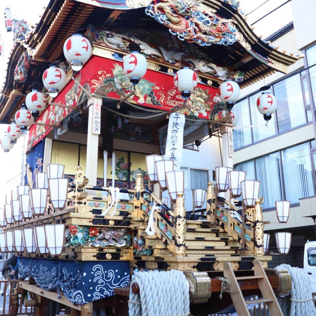 さいたまつりさんのインスタグラム写真 - (さいたまつりInstagram)「日本三大曳山祭の一つ、秩父夜祭が開催中！ 夜の花火との競演に向けて、着々と準備が進められております♪ 天気も良く、秩父はたくさんの人で賑わっています！  #さいたまつり #山車 #埼玉 #festival #祭り #saitamatsuri #お祭り #写真好きな人と繋がりたい #ファインダー越しの私の世界 #お祭り写真 #お祭り写真部 #秩父 #chichibu #秩父夜祭 #夜祭 #ユネスコ無形文化遺産」12月3日 17時44分 - saitamatsuri
