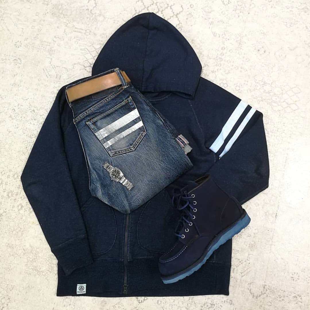 momotarojeansのインスタグラム：「indigo indigo indigo  #kojima #kurashiki #okayama #jeans #denim #denimday #denimporn #denimhead #selvedge #selvage #selvedgedenim #selvedgeforum #denimevolution #selvedgemurah #unionspecial #goingtobattle #madeinjapan #japanesedenim #fading #naturalfading #madebyhand #madeinjapan #jeanslife #vintagejeans #fade #selvedge #mensweardaily」