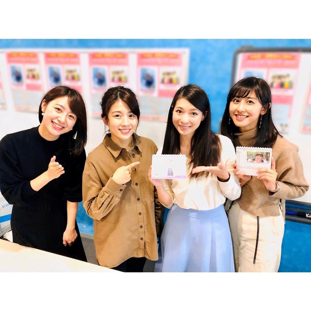 テレビ朝日アナウンサー公式さんのインスタグラム写真 - (テレビ朝日アナウンサー公式Instagram)「. 会社内でもカレンダーの販売会が行われました。 多くの方が足を運んでくれたり、立ち止まってくれたり。 大盛況でした〜 社内の方にも沢山買っていただき、感謝です✨ . アナウンサーカレンダーは壁掛け、卓上共にインターネット通販サイトや書店などでも販売されています。 是非お手にとってご覧ください！ （住田） . #アナカレ　#アナカレ2020 #テレビ朝日アナウンサー #テレビ朝日 #テレ朝 #カレンダー　 #カレンダー2020」12月3日 17時49分 - tvasahi_announcers