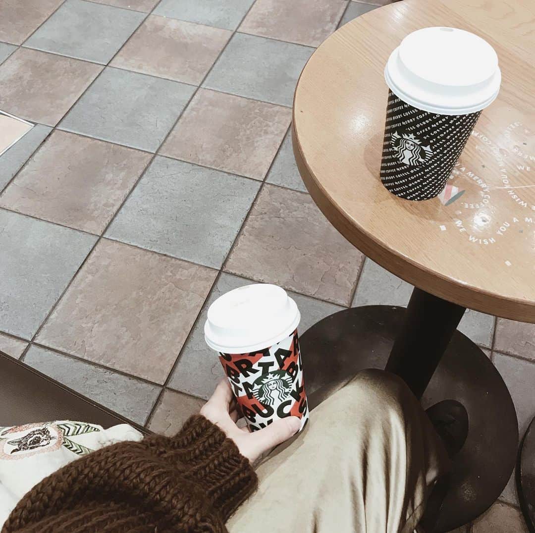 yuiのインスタグラム：「☕️🎄 やっといけた。今年のデザインかわいい◎」