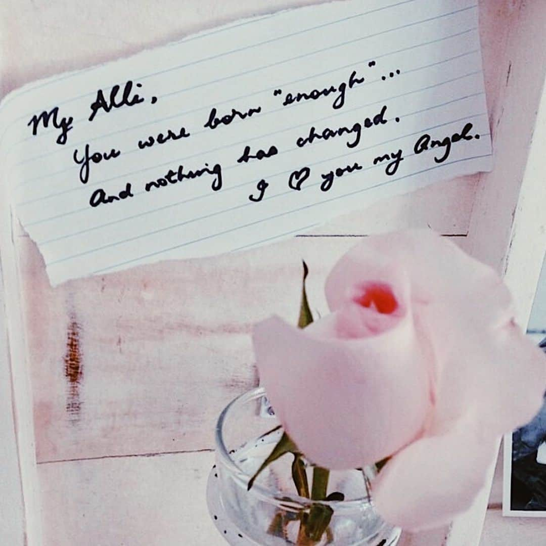 アリ・シンプソンさんのインスタグラム写真 - (アリ・シンプソンInstagram)「my dad has the most gentle heart.. 🌸 growing up he’d always leave me notes like this around my room 💗🕊 I am a lucky daughter 👼🏼🦋」12月3日 18時08分 - allisimpson