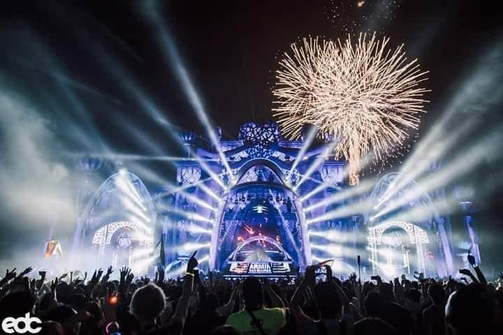 EDC Japanさんのインスタグラム写真 - (EDC JapanInstagram)「素敵な花火もEDCの見どころの一つ！ The fireworks at EDC are exceptional! ✨✨✨」12月3日 18時17分 - edc_japan