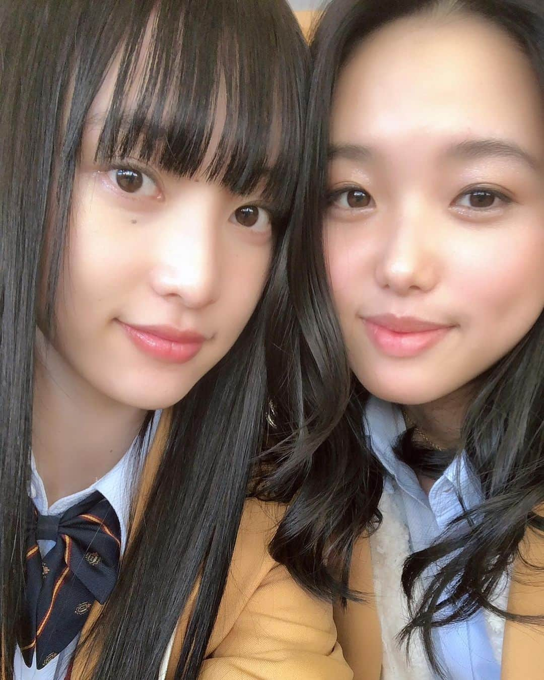 山田愛奈さんのインスタグラム写真 - (山田愛奈Instagram)「. .  来年1月24日公開 映画『シグナル100』 もう少しですね 仲良しさやと📸 .  #シグナル100  #三上紗弥 #オフショット #園田樹里」12月3日 18時12分 - aina_yama