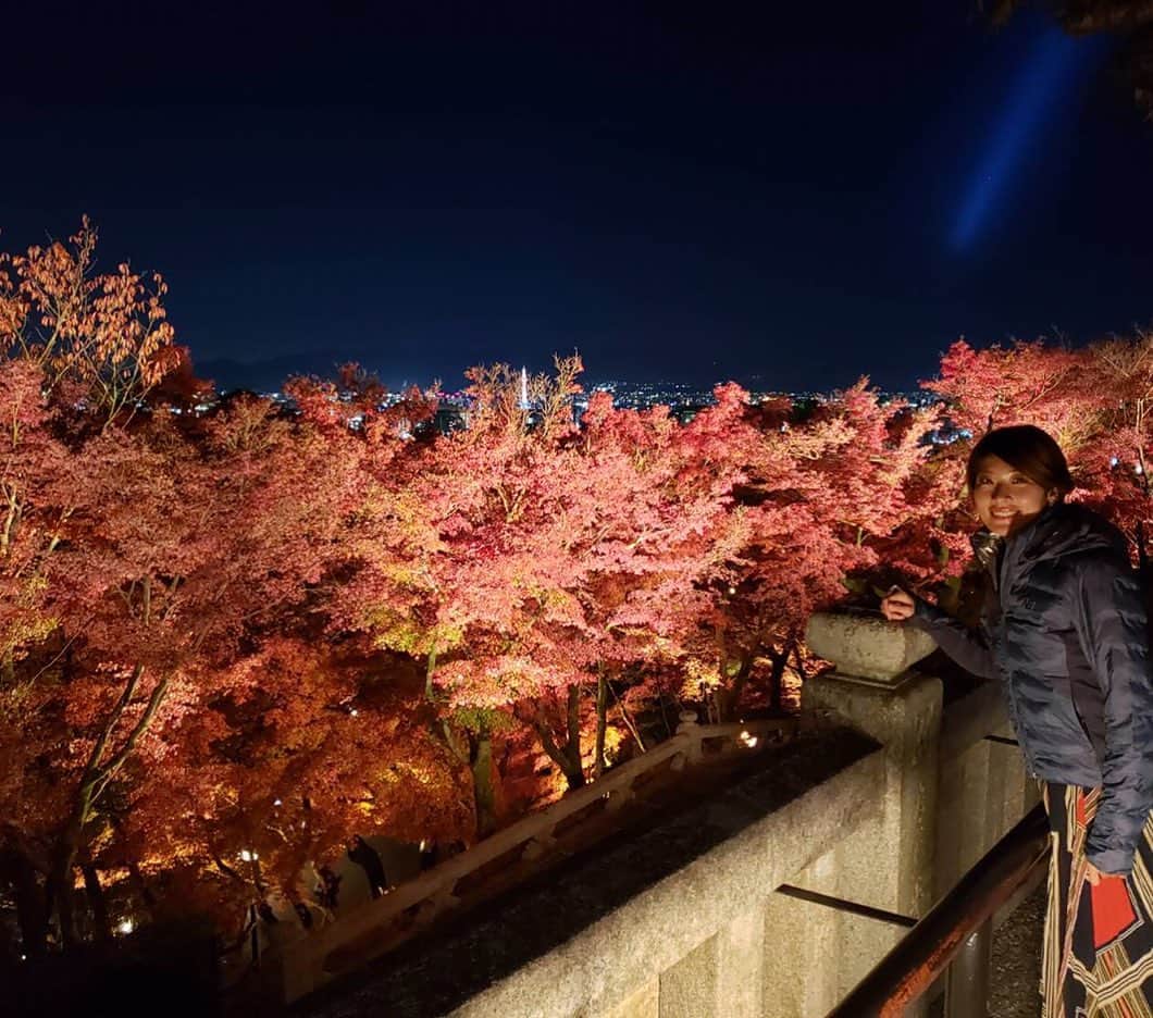 西谷綾子さんのインスタグラム写真 - (西谷綾子Instagram)「✴︎ お天気や時間帯、光の具合により さまざまな表情を見せる紅葉☺️ ・ 限られた時間のなかで 5ヶ所も🍁楽しめたー✌️😊🎶 ・ #そうだ京都行こう  #弾丸旅行 #四季 #綺麗な景色  #京都 #紅葉 #美しい #風景」12月3日 18時26分 - ayako.nishitani