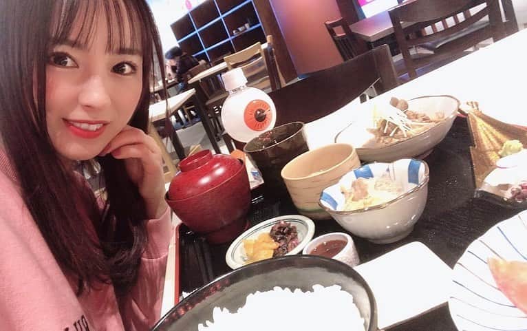 ぽこのインスタグラム：「今日は松戸周辺にいたので、お昼はキテミテマツドにある海幸に行ってみたよ☺️ ラフに本格的な海鮮料理が食べれてびっくり最高だった😳✨ 家から近かったら通えるのに😭 🐟❤️ #海幸 #かいこう #境港 #キテミテマツド #松戸」