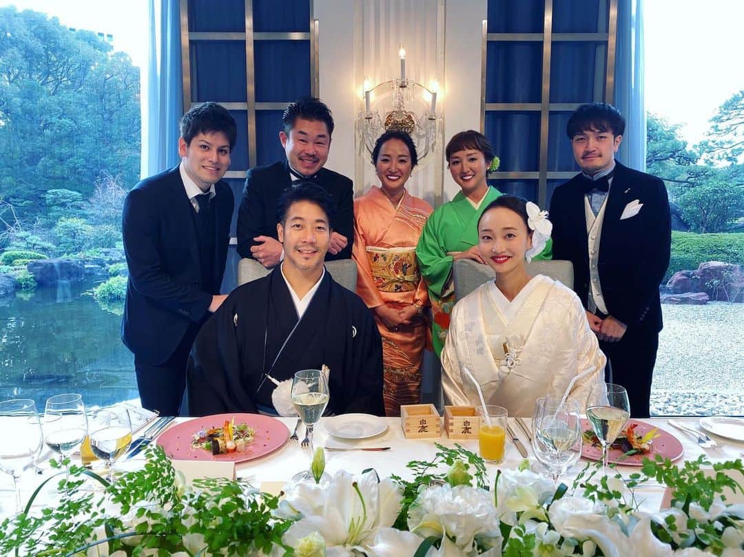 木村真野のインスタグラム：「大親友の結婚式。本当に本当に感動🥺スピーチもさせてもらい初めて人前で話すのに緊張しましたw 手が震えました🥺😂😭🤣 プロポーズ計画から一緒にやってこの日を迎える事ができ幸せをありがとう。ふーみんはいちばんの親友です。まちゃこも親友です。 家族です。これからもずっと色んなとこいって美味しいもの食べて同じ時を過ごしましょう㊗️✨❤️😍🥺 心からおめでとう㊗️✨❤️🤣😂😍🥰💒 @newotaniwedding_official  @mayasaya_kimura  @tsubasa_kurosawa  @fumi3_  @masakooo_k  @papimotty  @ryuhi.s  #大親友の結婚式 #家族 #おめでとう」