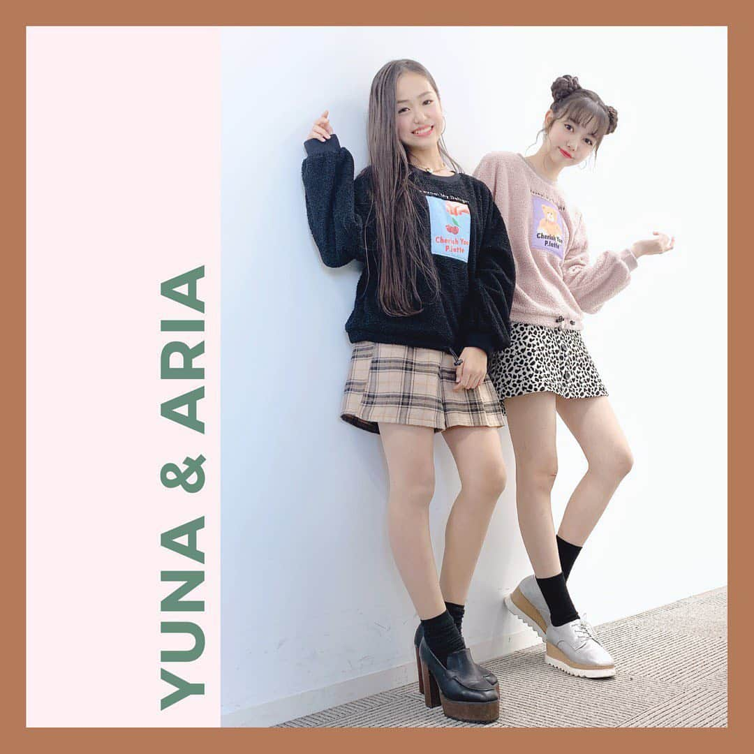 PINK-latte TV (ピンクラテTV) 公式さんのインスタグラム写真 - (PINK-latte TV (ピンクラテTV) 公式Instagram)「【ピンクラテTV #冬服コーデ �🧸】﻿ ﻿ #アリユナ 💕﻿ 転写プリントも、もこもこのボアトップスも﻿ 今年のトレンドだよね😊✨﻿ ﻿ このトップスはすそがドローコードになってて﻿ 自分で調節して絞れるから、合わせるボトムスによって﻿ すその丈を変えてもいいかも☝️﻿ #アリア や #ユナ みたいに、ミニスカを合わせるときは﻿ ゆるめにして、だぼふわ感を☁️﻿ パンツやスキニーと合わせるときは、﻿ きゅっと上げてちょっと短めトップスにして着ると﻿ バランスよく着こなせるよ〜！😆🦋🍒﻿ ---﻿ #秋 #秋服 #秋服コーデ #コーデ #今日のコーデ﻿ #きょこ #OOTD #今日のスタイル #休日コーデ﻿ #お出かけコーデ #プチプラコーデ #コーデ記録﻿ ---﻿ #PLTV #PINKlatteTV #ピンクラテTV﻿ #ピンクラテWEBモデル #ピンクラテ #ぴてぃーず ﻿ #宇井優良梨 #花田姫佳 #石山えこ #菅井純愛 #松本優菜﻿ #JCモデル #JSモデル」12月3日 18時30分 - pinklatte_tv