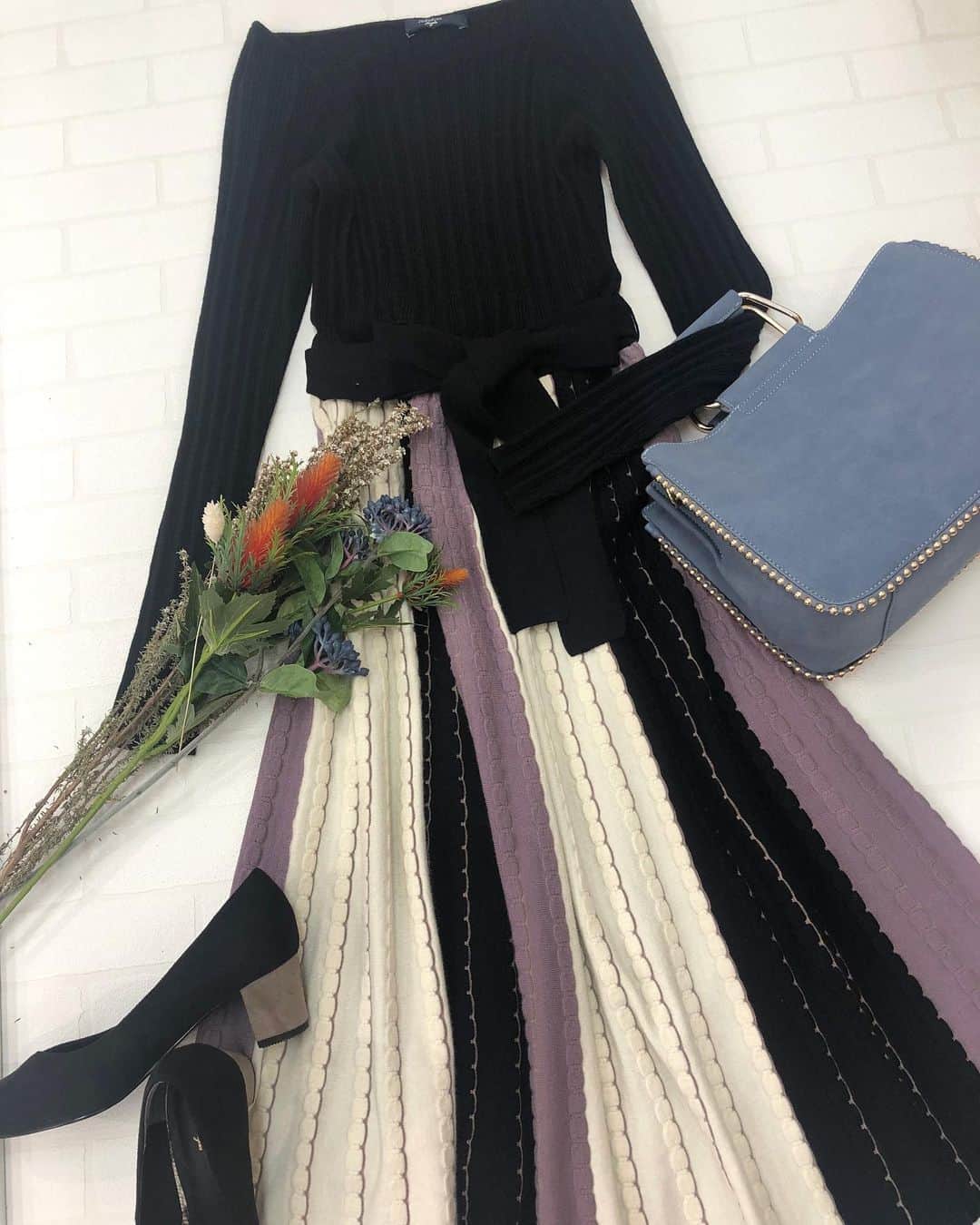 Fabulous Angelaさんのインスタグラム写真 - (Fabulous AngelaInstagram)「**Recomended  Item ** . エレガントな雰囲気に包まれるフレアニットワンピース。スカラ×カラーブロッキングのデザインが明るく華やかな印象に。 . スカラ×カラーブロッキングフレアニットワンピース　¥8,900＋tax（14601019／モカ、ネイビー、ブラック） . #fabulousangela_official #fabulousangela#ニットワンピース#華やぎワンピース#2019aw#新作ワンピ」12月3日 18時30分 - fabulousangela_official