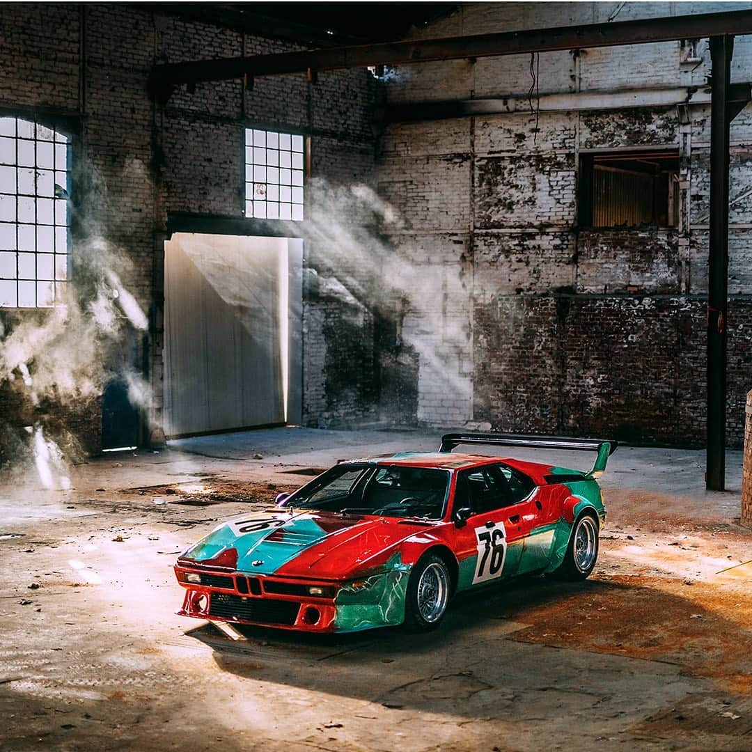 のインスタグラム：「“I love this car. It’s more successful than the artwork.” . 「この車が大好きだ。私が手がけたアート作品よりも素晴らしい」という言葉とともに、アンディ・ウォーホルがペイントワークを施したBMW M1が誕生して今年で40周年。 . ウォーホル自ら筆を取り大胆にペイントしたアート・カーとしてのBMW M1は、この世に二つとない貴重な一台です。 . #M1 #AndyWarhol  #M_TownJP #BMW #BMWJapan #駆けぬける歓び」