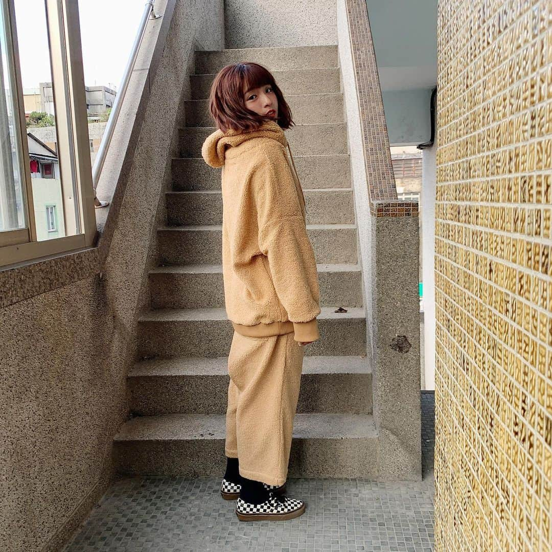 峮峮さんのインスタグラム写真 - (峮峮Instagram)「站著的🧸♥️ 🐻：@aes_taipei」12月3日 18時55分 - qun_04