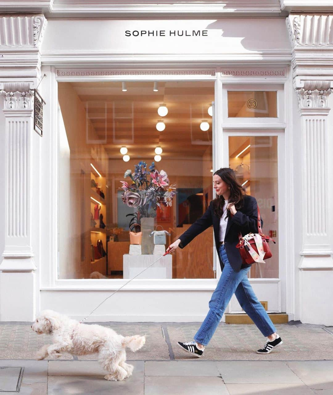 Sophie Hulmeさんのインスタグラム写真 - (Sophie HulmeInstagram)「Move fast! Adorn your bag with twillies this Christmas. As worn by @loustoppard, making a festive dash down Chiltern Street.」12月3日 19時10分 - sophie_hulme