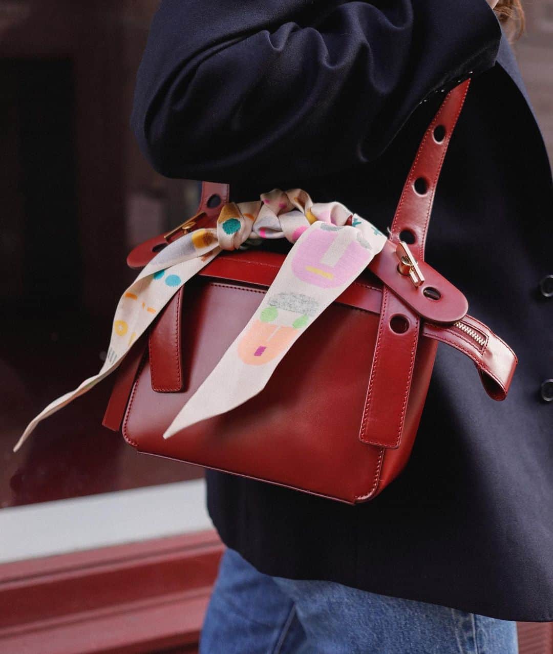 Sophie Hulmeのインスタグラム：「Move fast! Adorn your bag with twillies this Christmas. As worn by @loustoppard, making a festive dash down Chiltern Street.」