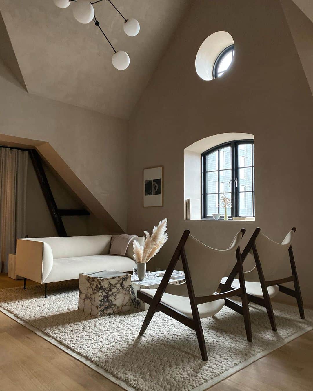 ペニーレ・タイスベックのインスタグラム：「Wanna move into this penthouse 🌟」