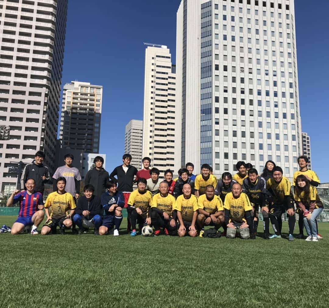 のインスタグラム：「今日は朝からJAL(日本航空)さんとサッカー(*^^*) 定期的に一緒にやってるメンバー♪パイロットの人達のスタミナは凄いのです！  #サッカー #JAL #吉本興業 #交流会 #soccer #朝活 #レギュラー松本 #あるある探検隊」
