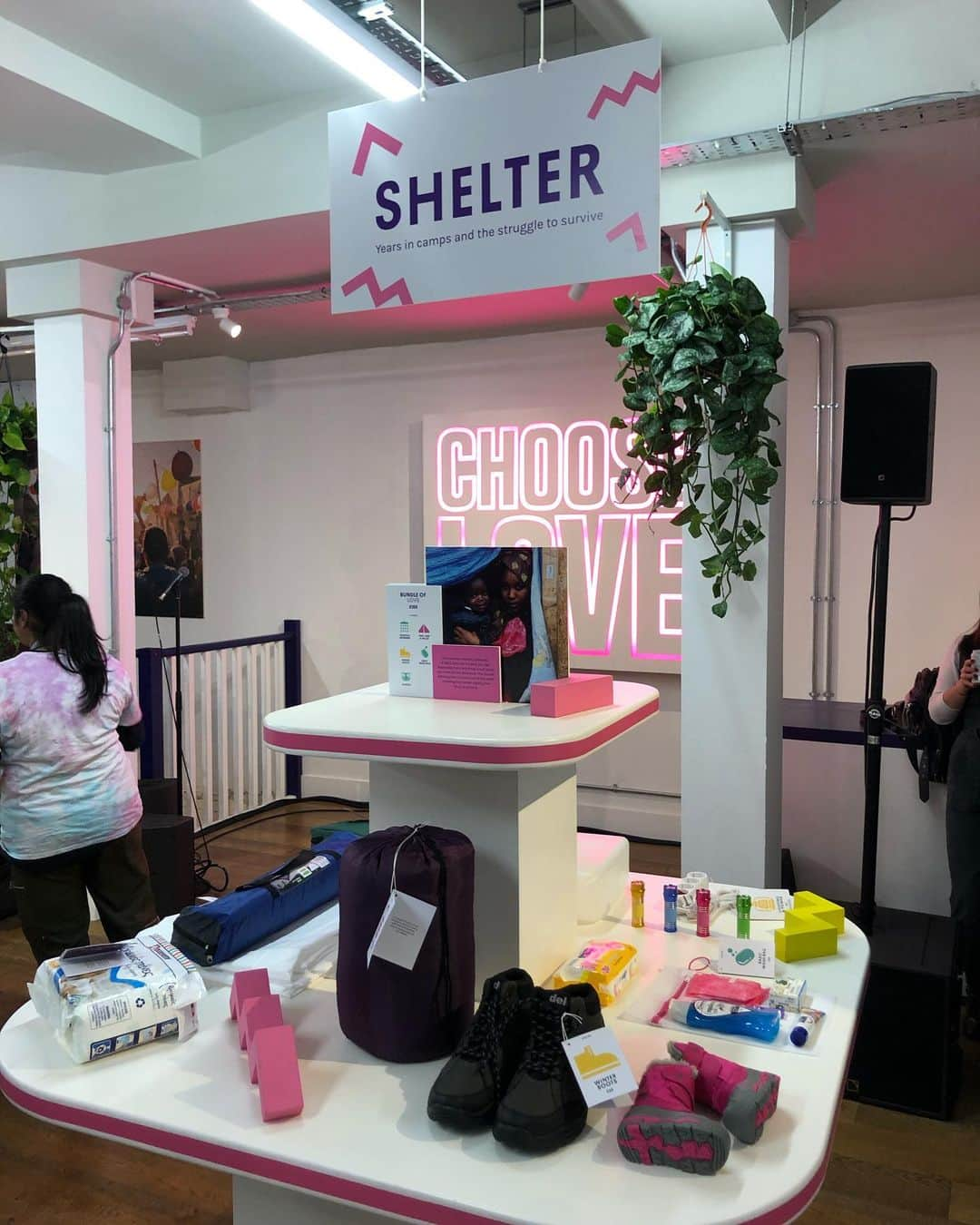 Jackson Harriesさんのインスタグラム写真 - (Jackson HarriesInstagram)「THE AMAZING CHOOSE LOVE STORE 2019 HAS ARRIVED! 🎉🎊🌈🎁❤❤❤ ⁣ The world’s first store where you can buy real gifts for refugees is now open!⁣ I had a chance to volunteer with my friends at the @chooselove store last Christmas and it opened my eyes to a whole different type of consumerism. This is the first store where you can buy real products for real people in need. This year buy a gift that really matters. Shop now at www.choose.love or go into any of the stores below! ⁣ Choose Love London: 47-49 Neal St, Seven Dials, London, WC2H 9PJ⁣ Choose Love New York: 499 Broadway New York NY 10012⁣ Choose Love LA: 611 N. La Cienega Boulevard, West Hollywood, CA 90069⁣  Love has no borders. ❤️」12月4日 5時57分 - jackharries