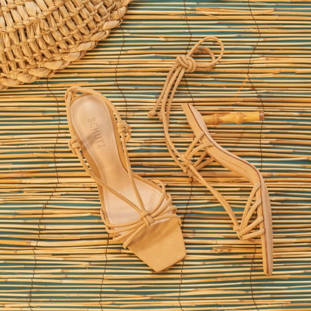 Schutzのインスタグラム：「NEW COLLECTION: SCHUTZ by ISLA 💛 #schutzbyisla HOLD THE SUMMER IN YOUR SCHUTZ @isla_oficial」