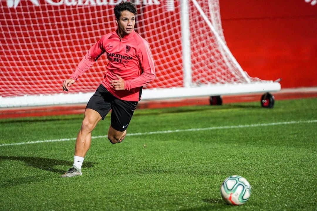 オリベル・トーレスのインスタグラム：「Back on training💪🏼」