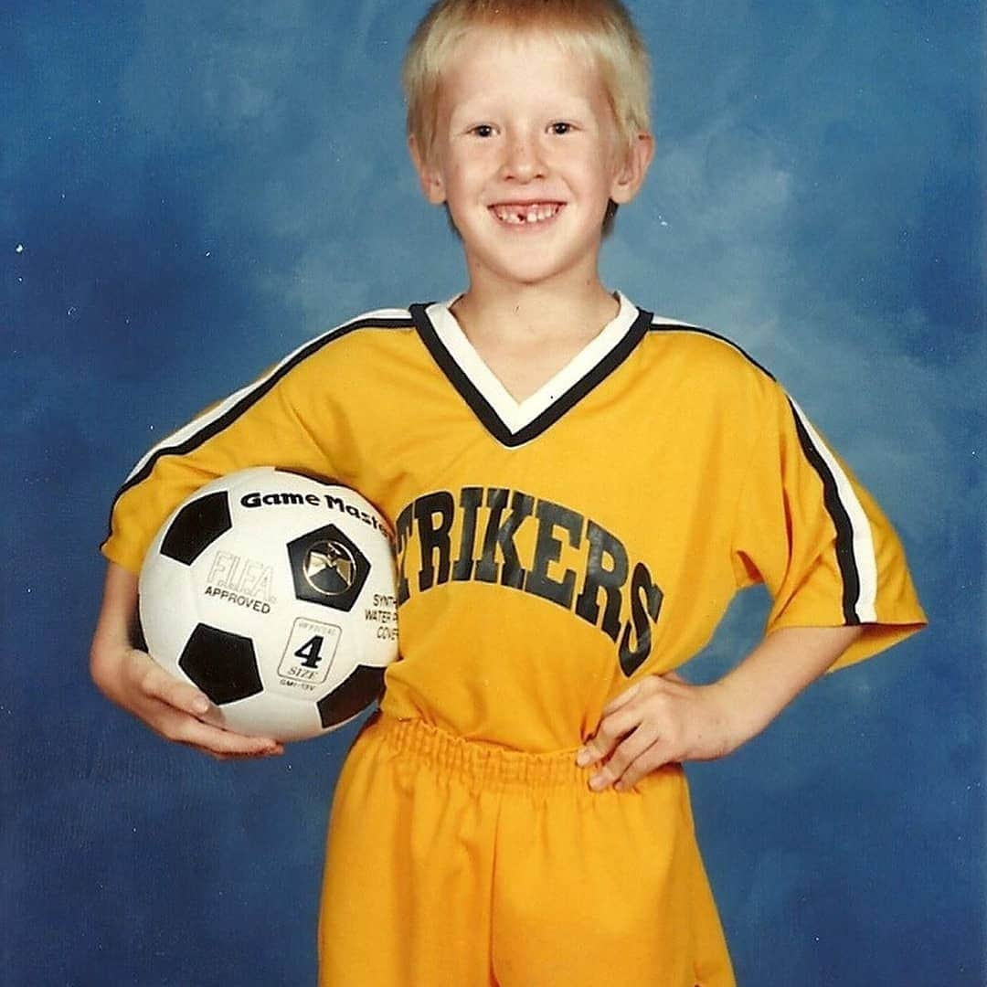 USA Volleyballさんのインスタグラム写真 - (USA VolleyballInstagram)「Repost from @davidmsmith15 -  Today is the International Day of Persons with Disabilities so I want to share a bit about my life as a child with a disability. While being born with a hearing impairment was at times difficult, I always felt like it was up to me to make the best of it and not let it hold me back. I think I had a pretty “normal” childhood. I went to public school from 3rd grade on, being in class with all hearing kids, as I was always the only hearing impaired child.  I had speech therapy through 4th grade to help with sounds that I struggled with, mostly softer sounds like s, and sh. In class, I wore a special set of hearing aids that would connect to a microphone the teacher would wear, and I always sat in front of the class so I could lip read better. The biggest thing that set me apart was that I hated school movie days and assemblies, because it was impossible for me to follow along with the dialog. . . Sports, however, were my great equalizer. It was evident to my parents early on that I loved sports and they encouraged me to join a variety of teams. I started soccer when I was 5 yrs old and picked up baseball, basketball, track and eventually volleyball along the way. My teammates may have been a little uneasy about having a hard of hearing kid being on their team, but once I showed I was capable of playing with the best of them, they quickly forgot and treated me like a normal kid. The common coaches mantra of “play until you hear the whistle” became my motto, and since I couldn’t hear the whistle, I never stopped playing. I am sure I have some sort of record for most points scored after the referee blew the whistle. . . I never wanted to be the kid that everyone was staring at, confused as to why he kept playing after the coach or referee clearly blew the whistle to end the play. It was embarrassing and as a shy and introverted kid already, I did not like the extra attention. But the only way that I could keep playing sports that I loved was to push through feelings of shame and accept that sometimes moments like those happen. It still happens sometimes now, where I don’t hear a whistle so I keep playing, but I’ve learned」12月4日 5時29分 - usavolleyball